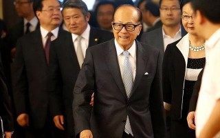 李嘉诚14岁时，算命先生说他难成大器，如今他却成为了香港首富