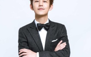何炅口碑一再下跌，收礼事件、爸爸成被执行人，如今报警都被嘲