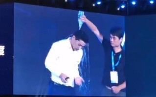李彦宏水逆2019：院士落选，被人泼水，百度市值蒸发4千亿