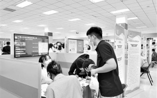 为毕业生求职牵线 为企业用工搭桥