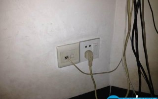 电脑正在工作突然停电对电脑的危害 电脑突然停电的危害