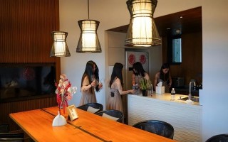 职业伴娘日入两千，“兼职界天花板”究竟忽悠了谁？