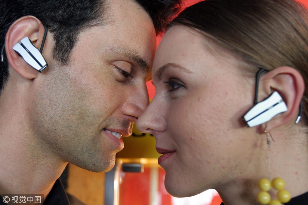 无线耳机怎么用使用说明（无线蓝牙耳机对人有害吗）-第1张图片-90博客网