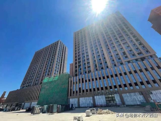 匠心倾注！荣耀封顶！丝路文化城首栋住宅喜封金顶-第7张图片-90博客网