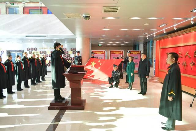我是中华人民共和国法官，我宣誓......-第2张图片-90博客网
