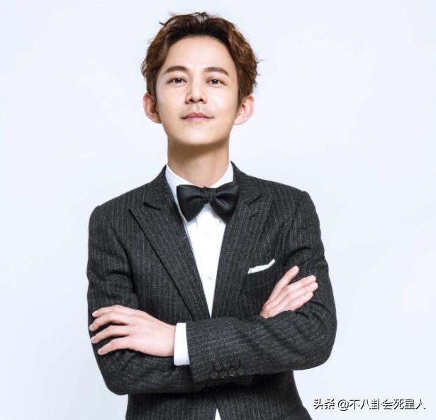 何炅口碑一再下跌，收礼事件、爸爸成被执行人，如今报警都被嘲-第1张图片-90博客网