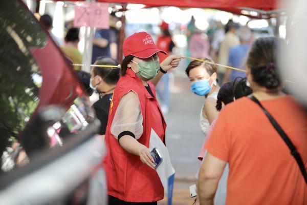 郑州第五轮全员核酸检测进行中 河南日报报业集团志愿者在行动-第1张图片-90博客网 郑州第五轮全员核酸检测进行中 河南日报报业集团志愿者在行动-第1张图片-90博客网