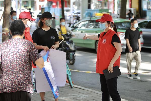郑州第五轮全员核酸检测进行中 河南日报报业集团志愿者在行动-第6张图片-90博客网 郑州第五轮全员核酸检测进行中 河南日报报业集团志愿者在行动-第6张图片-90博客网