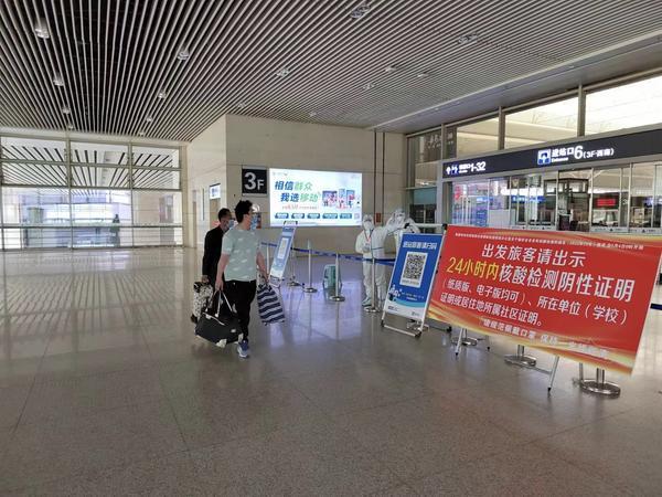 郑州4000余支志愿服务队“冲锋”在抗疫一线:希望用自己微薄力量守护我们的城市-第3张图片-90博客网 郑州4000余支志愿服务队“冲锋”在抗疫一线:希望用自己微薄力量守护我们的城市-第3张图片-90博客网