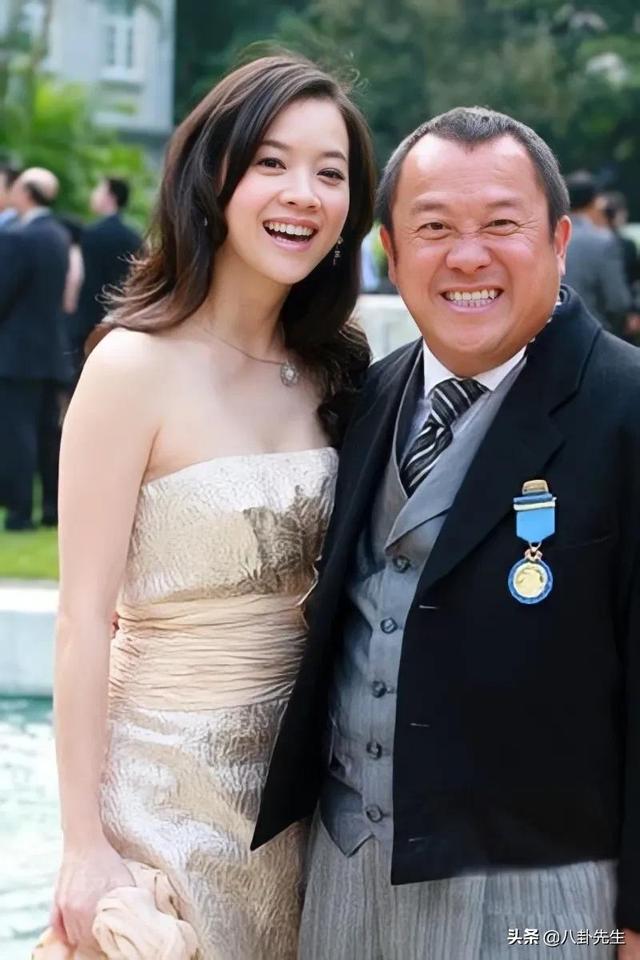 老爸长相一言难尽，女儿却貌美如花，这7对明星父女颜值差好大-第10张图片-90博客网