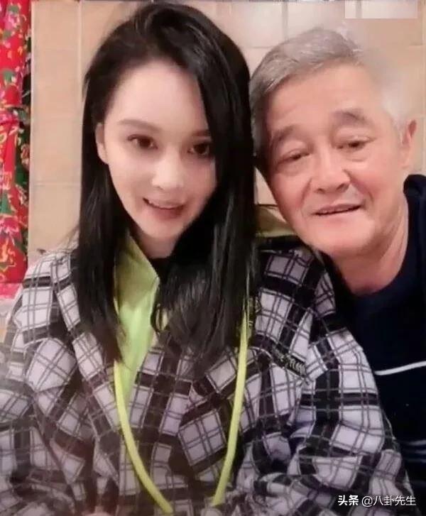 老爸长相一言难尽，女儿却貌美如花，这7对明星父女颜值差好大-第26张图片-90博客网