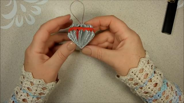 创意手工系列，带你学习如何制作漂亮的饰品陀螺挂件（图解）-第9张图片-90博客网