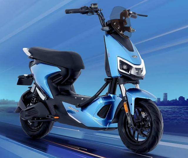 2款精品电动车来了，造型极具战斗力，续航超100km，可轻松上牌-第1张图片-90博客网