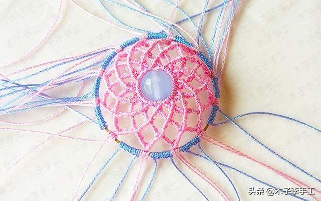 镂空香囊挂件的详细编织图解，步骤太多，保存下来慢慢看哦-第32张图片-90博客网