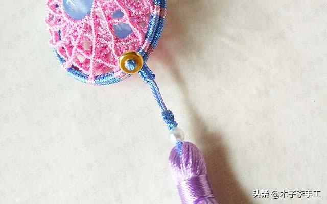 镂空香囊挂件的详细编织图解，步骤太多，保存下来慢慢看哦-第63张图片-90博客网