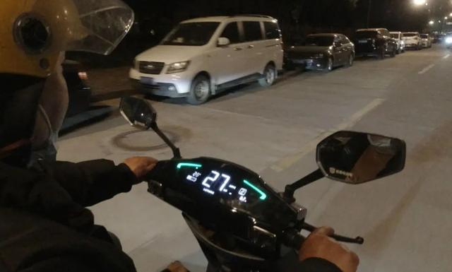 绿源MKK极影评测:续航100公里,核心部件质保6年,适合外卖小哥-第8张图片-90博客网 绿源MKK极影评测:续航100公里,核心部件质保6年,适合外卖小哥-第8张图片-90博客网