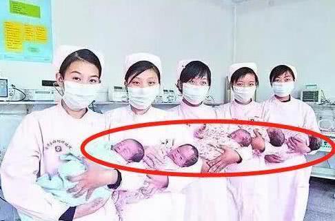 高龄产妇生五胞胎，来了80个亲属，看到孩子那一刻全家人都笑了-第2张图片-90博客网