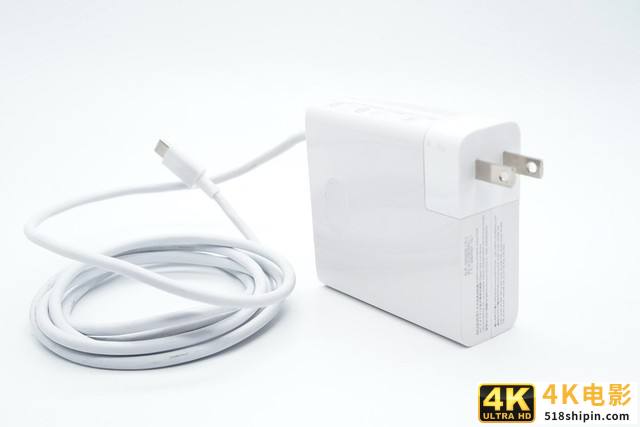 华为推出功率高达135W超大功率充电器 专为笔记本开发-第1张图片-90博客网