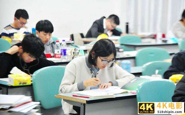 大多实体书店濒临倒闭，可这家小书店运用免费模式，年收入超百万！-第1张图片-90博客网