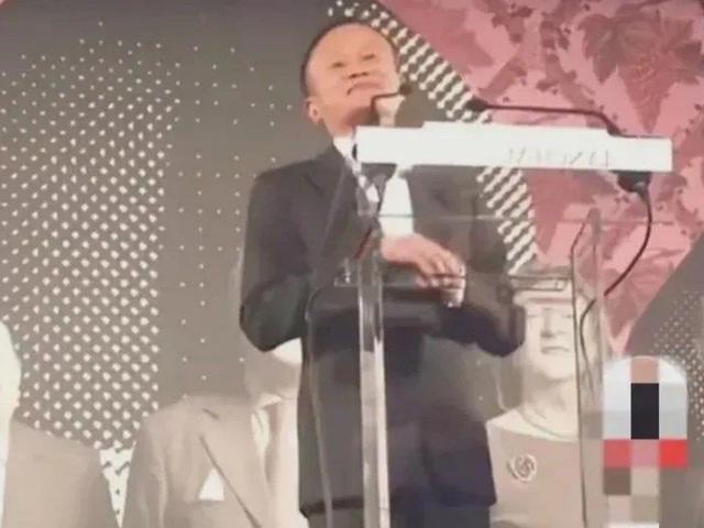 马云盛装现身西班牙 在自己投资的酒店登台演讲-第3张图片-90博客网