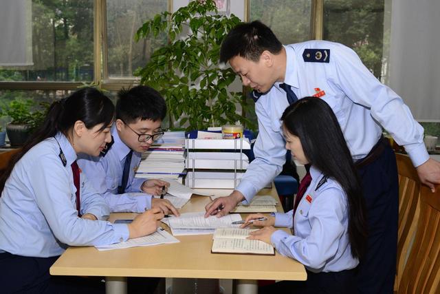 “党建红”辉映“税务蓝”，留抵退税资金稳稳落袋-第3张图片-90博客网