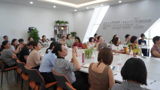 剖析财税政策让企业“轻装前行”,潍坊市妇联巾帼会客厅再开讲-第4张图片-90博客网 剖析财税政策让企业“轻装前行”,潍坊市妇联巾帼会客厅再开讲-第4张图片-90博客网