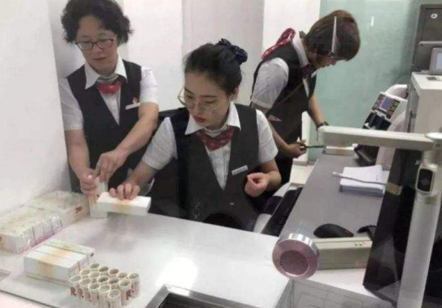 银行柜员出现离职风潮？过来人说出真实理由，并非表面那么风光-第3张图片-90博客网