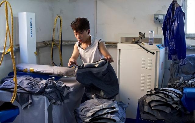 工厂老板犯愁了，涨300元工资还是没人上夜班，离职员工说出缘由-第4张图片-90博客网