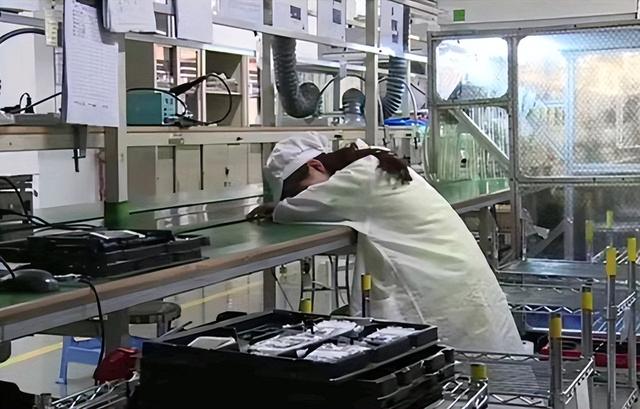 工厂老板犯愁了，涨300元工资还是没人上夜班，离职员工说出缘由-第3张图片-90博客网