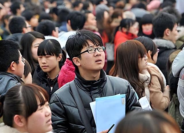 工厂老板犯愁了，涨300元工资还是没人上夜班，离职员工说出缘由-第1张图片-90博客网