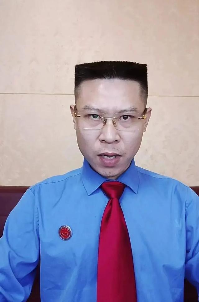 很难忍住不笑！这个法务主任火了：曾因美色被骗600万...-第1张图片-90博客网