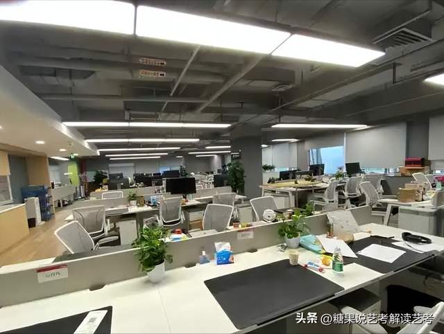 艺考生哪个方向找工作靠谱:篇6:播音主持媒体网红类有哪些工作-第3张图片-90博客网 艺考生哪个方向找工作靠谱:篇6:播音主持媒体网红类有哪些工作-第3张图片-90博客网