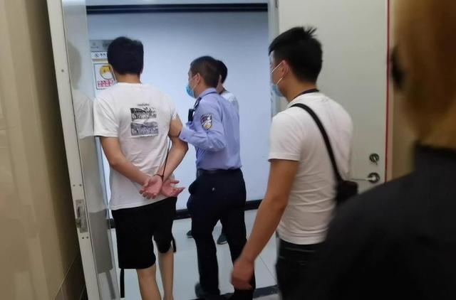 兼职模特日赚八九千，女大学生深陷其中，究竟有何玄机？-第8张图片-90博客网