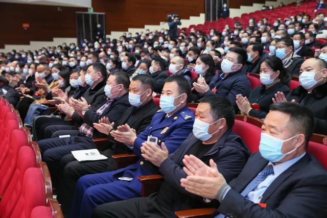 邳州市十八届人大一次会议闭幕！新一届市人大、市政府领导班子选出-第8张图片-90博客网