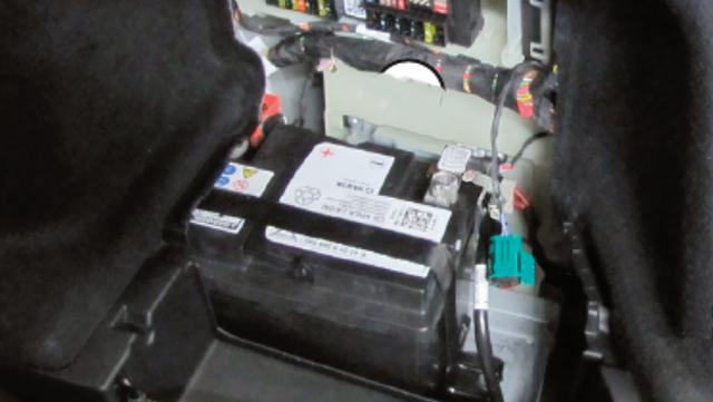 宝马BMW 新5系插电式混动车型高压紧急切断如何操作？-第3张图片-90博客网