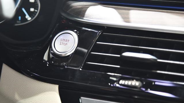 宝马BMW 新5系插电式混动车型高压紧急切断如何操作？-第5张图片-90博客网