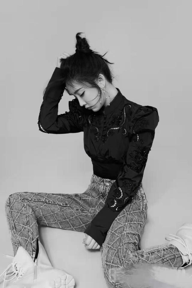 宝藏女孩冯提莫，新歌登华语金曲榜，还受邀参加流行金曲嘉年华-第5张图片-90博客网