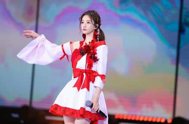 宝藏女孩冯提莫，新歌登华语金曲榜，还受邀参加流行金曲嘉年华-第7张图片-90博客网