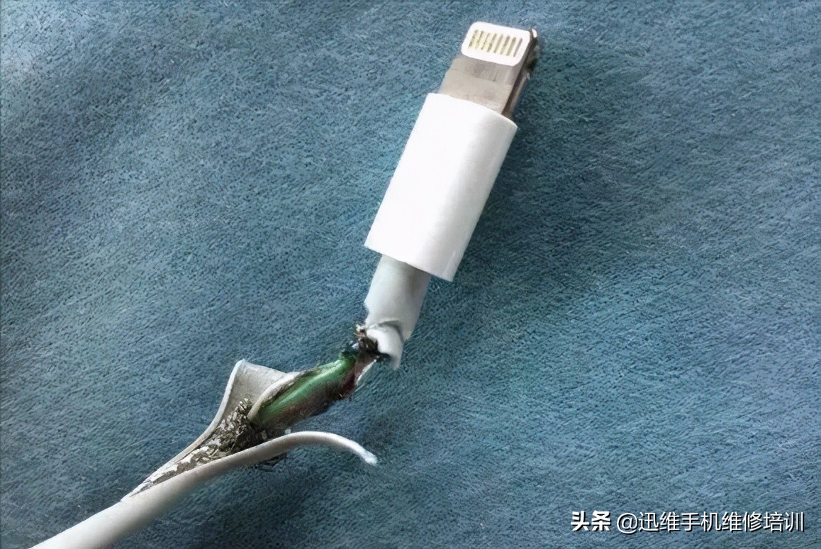 苹果手机充不进电怎么回事（自己修复iPhone充不进电）-第3张图片-90博客网